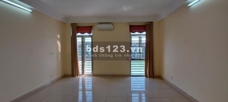 Bán gấp nhà Nguyễn Văn Cừ view ngắm hồ 6 tầng 50m2 MT 5m 6.9 tỷ.