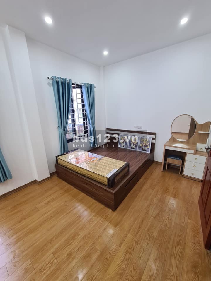 Bán nhà Nguyễn Chí Thanh 65mx5T MT 6.5m lô góc oto đỗ Đống Đa