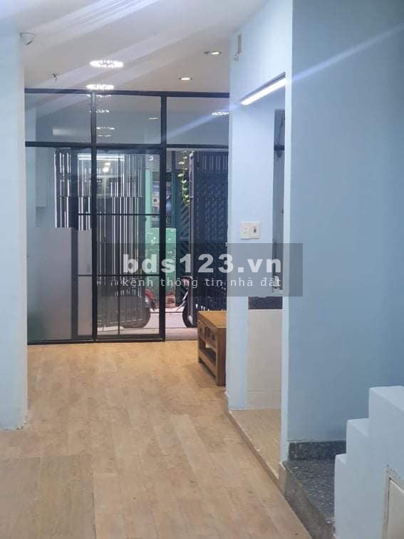 Bán nhà Đinh Tiên Hoàng, 50m2, 3 tầng, HXH, giáp Quận 1, 5 tỷ 3 trăm triệu.