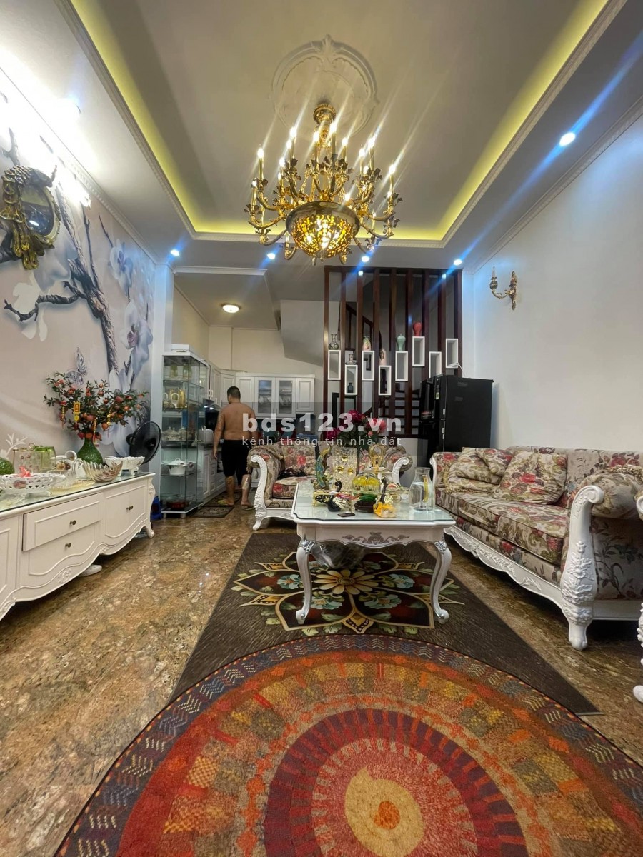 BÁN NHÀ PHẠM VĂN ĐỒNG, SIÊU PHẨM 5 TẦNG NHÀ MỚI, NGÕ ĐẸP, TẶNG FULL NỘI THẤT.