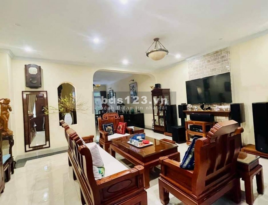 Nhà Tứ Liên, Quận Tây Hồ, giá bán 70 triệu/m2, diện tích 118m2, 8.5 tỷ