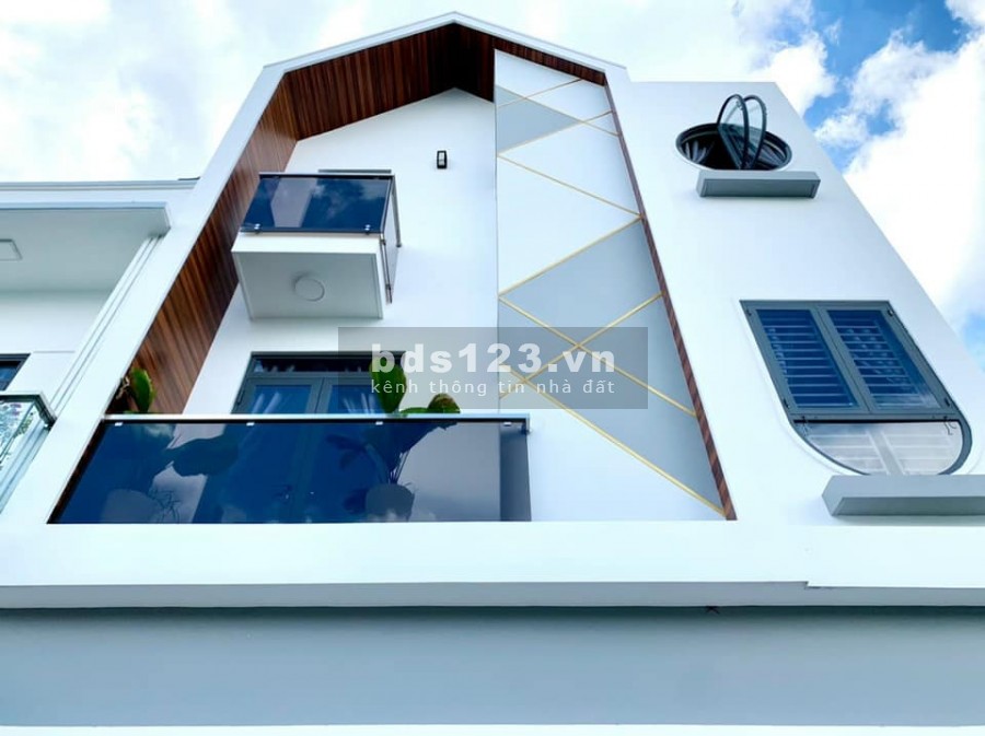 Bán nhà 2 lầu hẻm 11 đa khoa trung ương thổ cư hoàn công 44m2 giá 3.35 tỷ