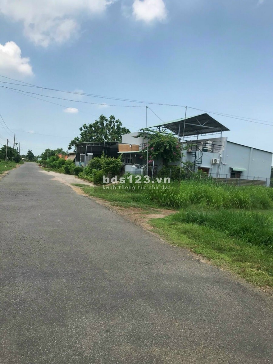 Bán gấp lô đất 1000m2 ngay kcn giá 390 triệu sổ riêng