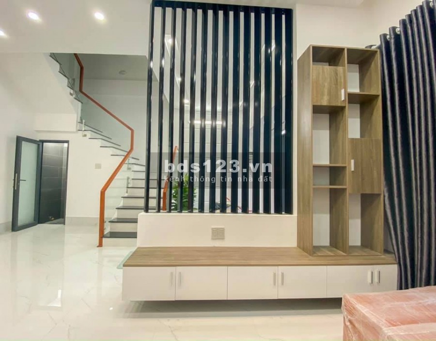 Bán nhà 2 lầu hẻm 11 đa khoa trung ương thổ cư hoàn công 44m2 giá 3.35 tỷ