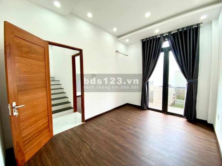 Bán nhà 2 lầu hẻm 11 đa khoa trung ương thổ cư hoàn công 44m2 giá 3.35 tỷ