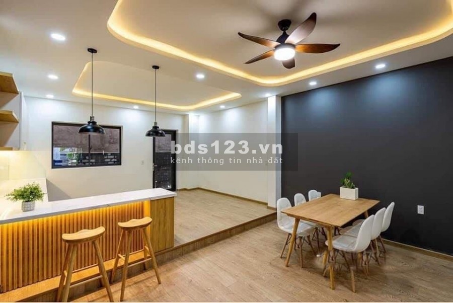 Bán gấp nhà Tô Ký Quận 12, dt 126m2 4 tầng giá sốc giá 12.2 tỷ