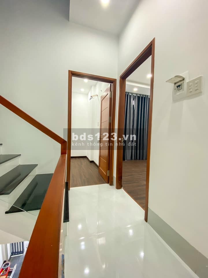 Bán nhà 2 lầu hẻm 11 đa khoa trung ương thổ cư hoàn công 44m2 giá 3.35 tỷ
