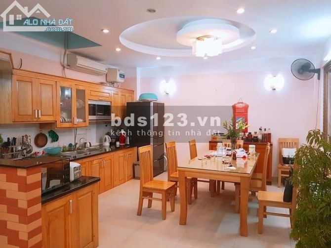 Bán nhà phường Nguyễn Khang, Quận Cầu Giấy mặt tiền siêu khủng, DT 100m nhỉnh 17 tỷ