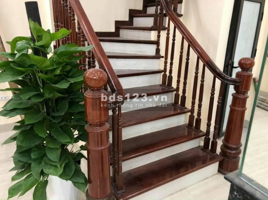 Nhà Mai Động Quận Hoàng Mai, ngõ 3 gác, 15m ra ô tô, dt 42m2, 5 tầng, 6 ngủ, mt 6m, giá 5 tỷ