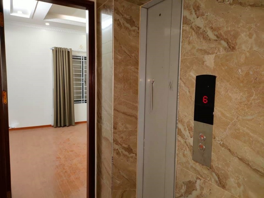 Nhà Mạc Thái Tổ, Cầu Giấy- Ô tô đỗ cửa. 7T, Thang máy, Ngõ thông 2 phố