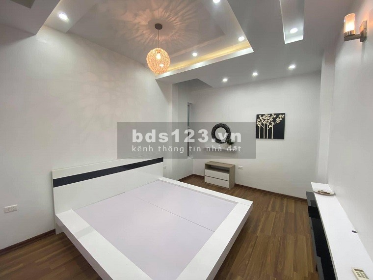 Bán nhà nguyên căn hồ Bồ Đề, tặng nội thất cao cấp, dt 38m2, 5 tầng, giá 3 tỷ