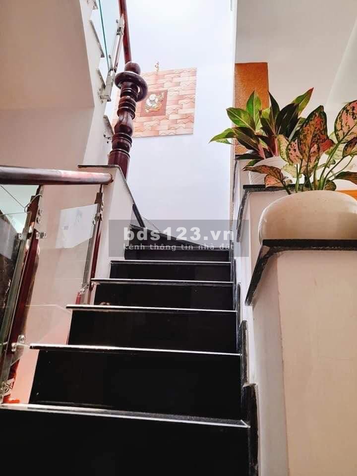 Bán nhà HXH đỗ cổng đường Bùi Quang Là Gò Vấp 53m2 2 tầng giá 4 tỷ 15
