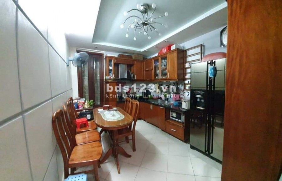 Bán nhà 200m ra đại học kinh tế Quốc Dân, dt 40m2, 5 tầng, giá 4.6 tỷ