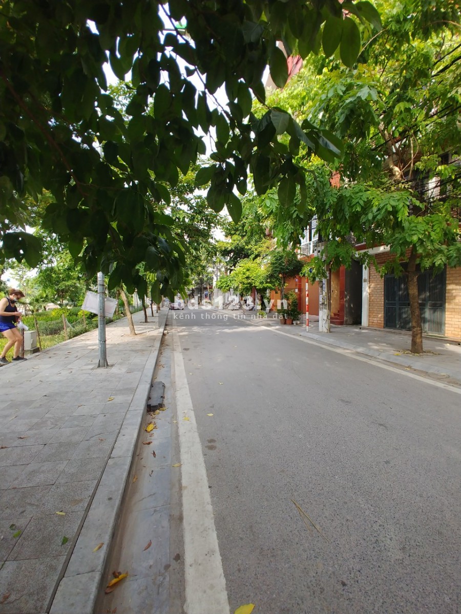 Trịnh Công Sơn, dt 113m2x8T, mt 6.1 thang máy. View Hồ Tây. Giá 29,7 tỷ