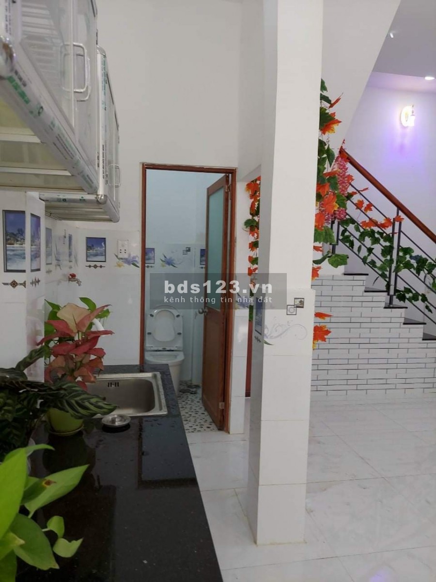 Bán nhà nguyên căn tặng nội thất Lê Đức Thọ, dt 36m2(5.5 x 6.5), 2 tầng, giá 3,1 tỷ