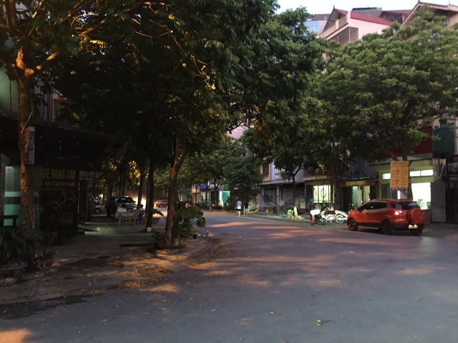 Biệt thự 3 mặt thoáng siêu hiếm có 1-0-2 trục đường chính KDT Diện tích 180m2 dinh doanh vô đố.