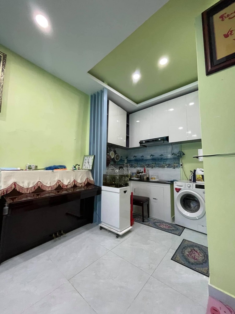 Nhà 2.9 tỷ chủ tặng hết nội thất, vị trí kinh doanh ngay ngã tư hàng xanh