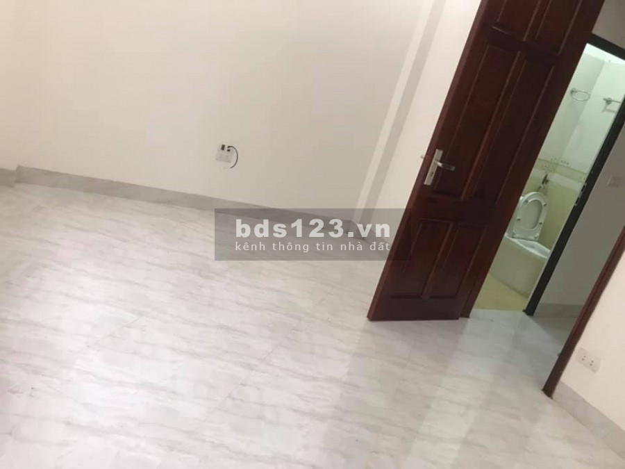 Bán nhà 5 tầng phố Đại La, Ô tô đổ cửa. 3,1 tỷ có thương lượng sâu