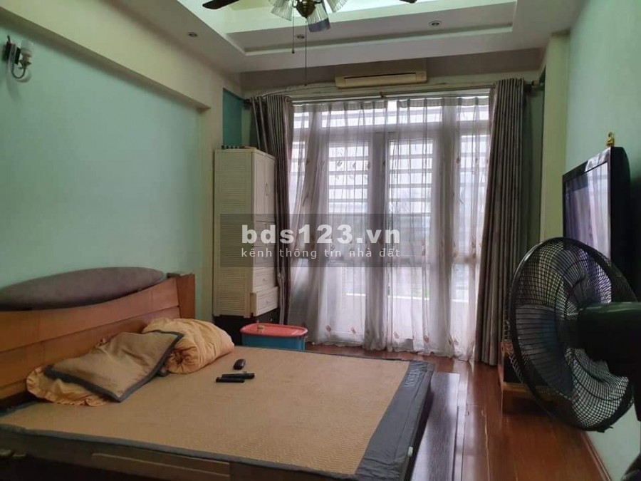 Bán nhà 200m ra đại học kinh tế Quốc Dân, dt 40m2, 5 tầng, giá 4.6 tỷ