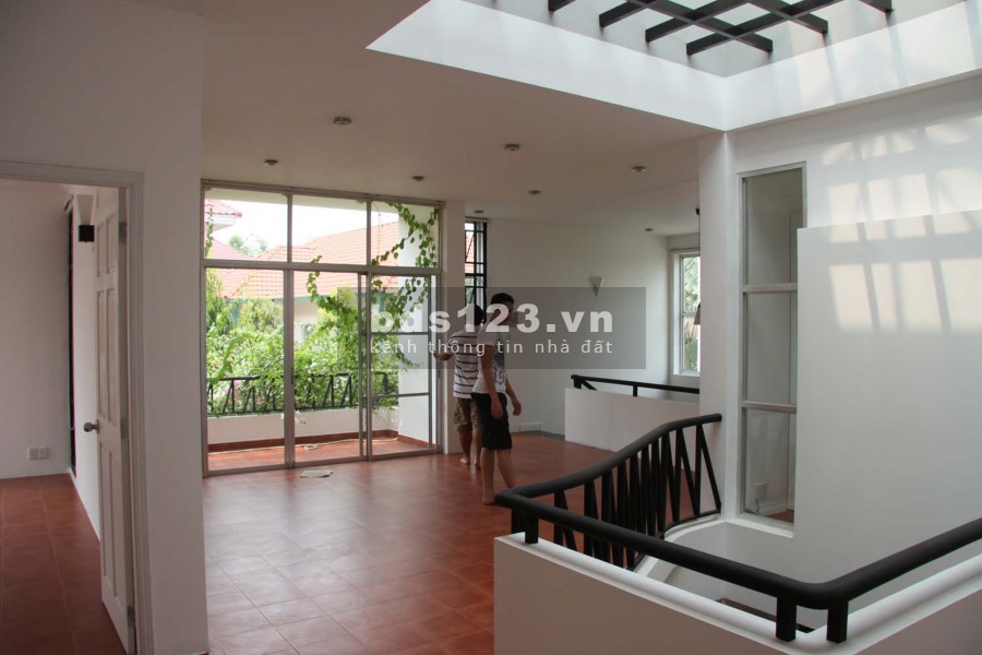 Villa diện tích 850m2, hồ bơi sân vườn, 1 trệt, 1 lầu, 4 pn, Trần Não, Bình An, Quận 2