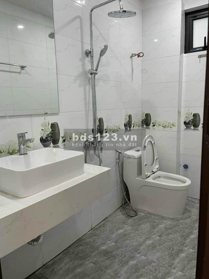 Bán nhà phố Võ Chí Công 39m2 x 5 tầng, hai mặt thoáng giá chỉ 3,5 tỷ siêu hot