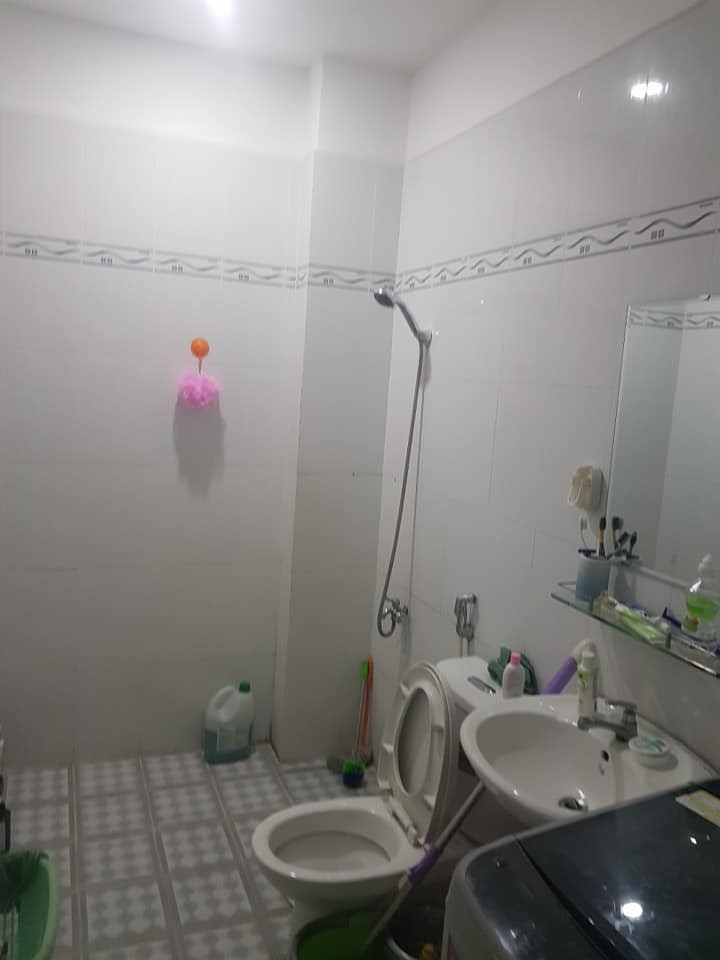 Cần bán gấp nhà ngay vòng xoay Nguyễn Kiệm và Phạm Văn Đồng