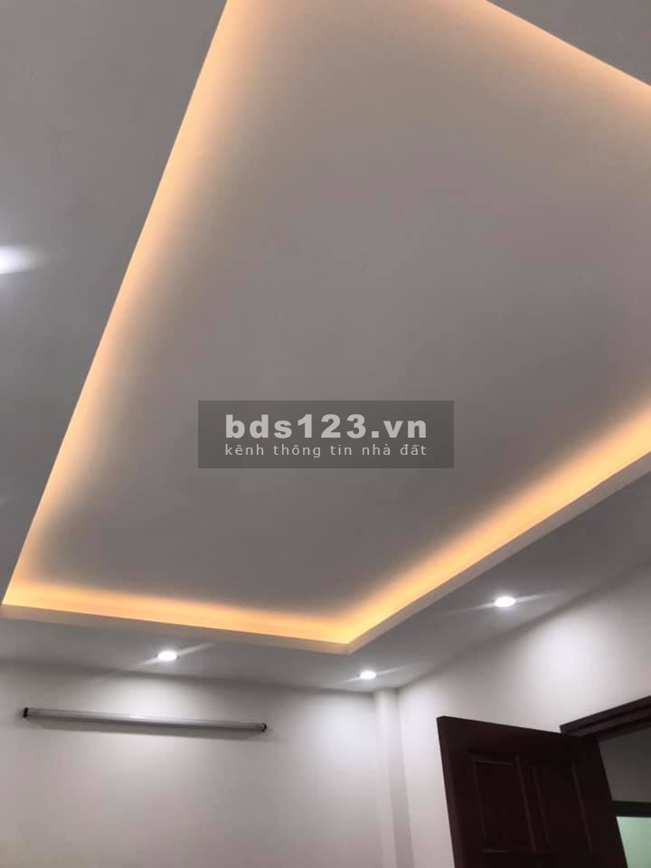 Bán nhà 5 tầng phố Đại La, Ô tô đổ cửa. 3,1 tỷ có thương lượng sâu