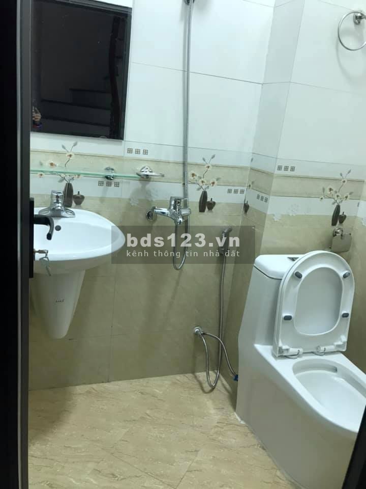 Bán nhà 5 tầng phố Đại La, Ô tô đổ cửa. 3,1 tỷ có thương lượng sâu