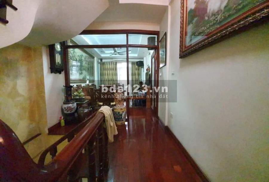 Bán nhà 200m ra đại học kinh tế Quốc Dân, dt 40m2, 5 tầng, giá 4.6 tỷ