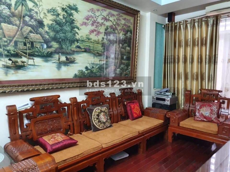 Bán nhà 200m ra đại học kinh tế Quốc Dân, dt 40m2, 5 tầng, giá 4.6 tỷ