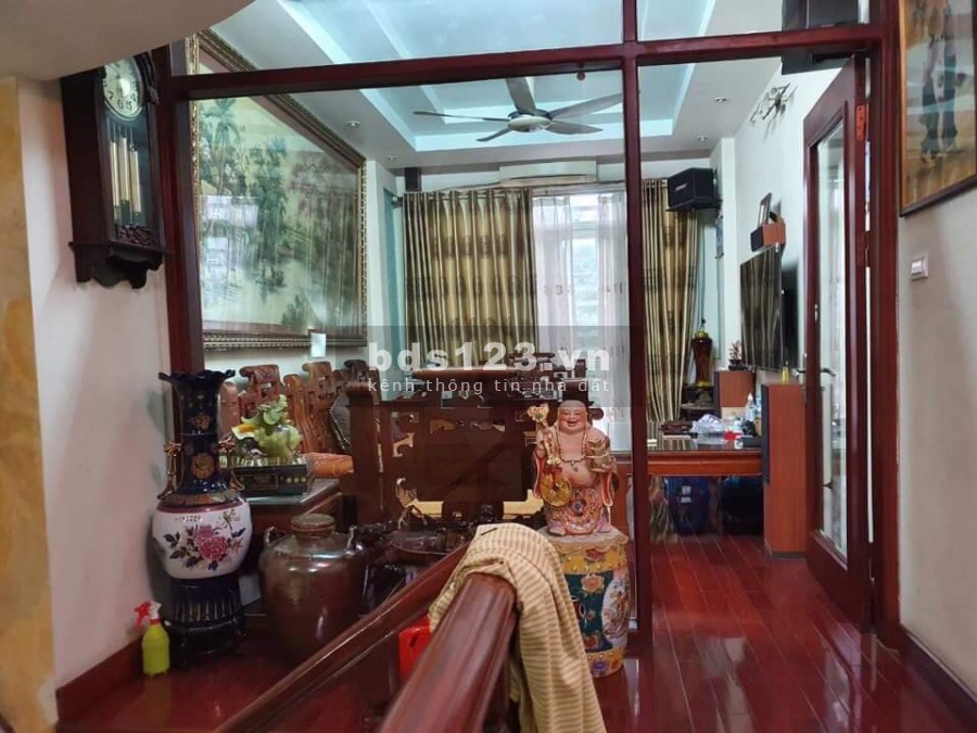 Bán nhà 200m ra đại học kinh tế Quốc Dân, dt 40m2, 5 tầng, giá 4.6 tỷ