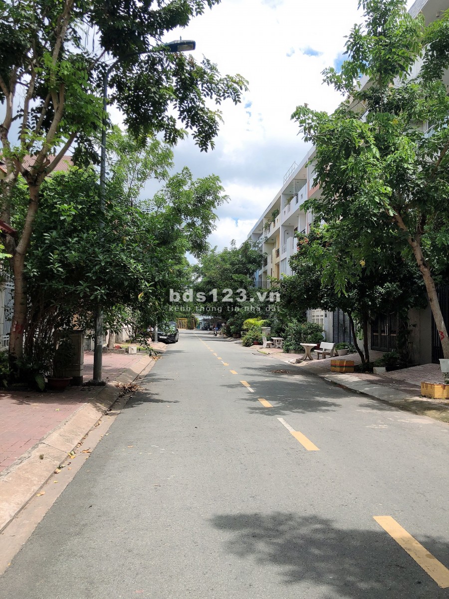 Cần bán nhà khu dân cư Him Lam 6A, 4pn, 5wc, khu an ninh, giá 13.5 tỷ