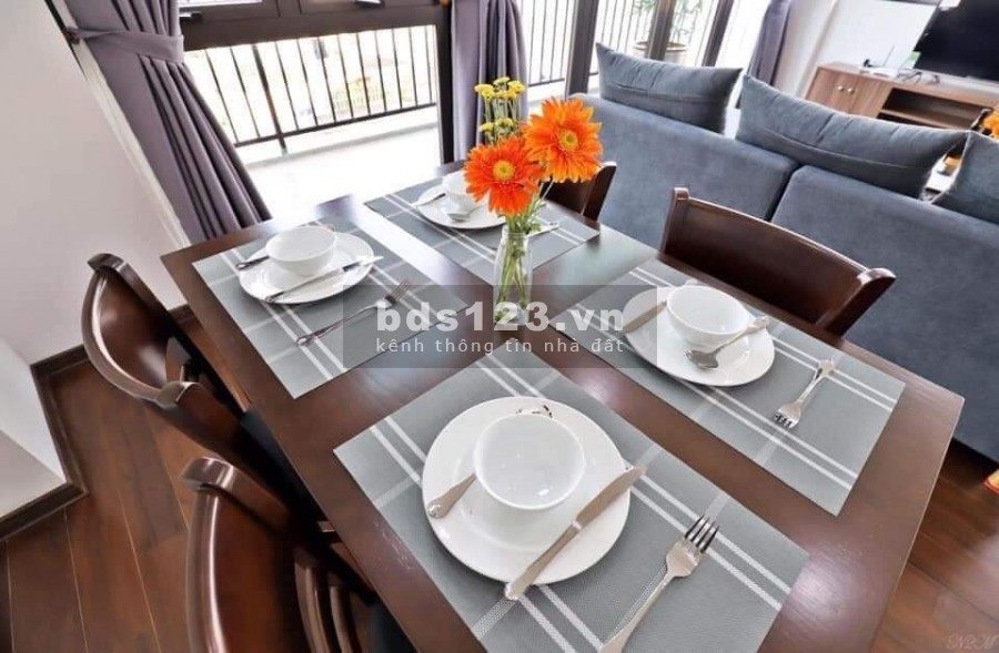 Trịnh Công Sơn, dt 113m2x8T, mt 6.1 thang máy. View Hồ Tây. Giá 29,7 tỷ