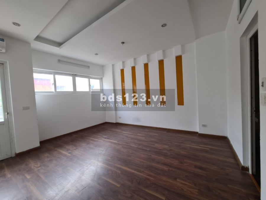 Cho thuê nhà nguyên văn Phố Nguyễn Văn Huyên- Cầu Giấy: DT65m2x 5 tầng, MT5, 30 tr