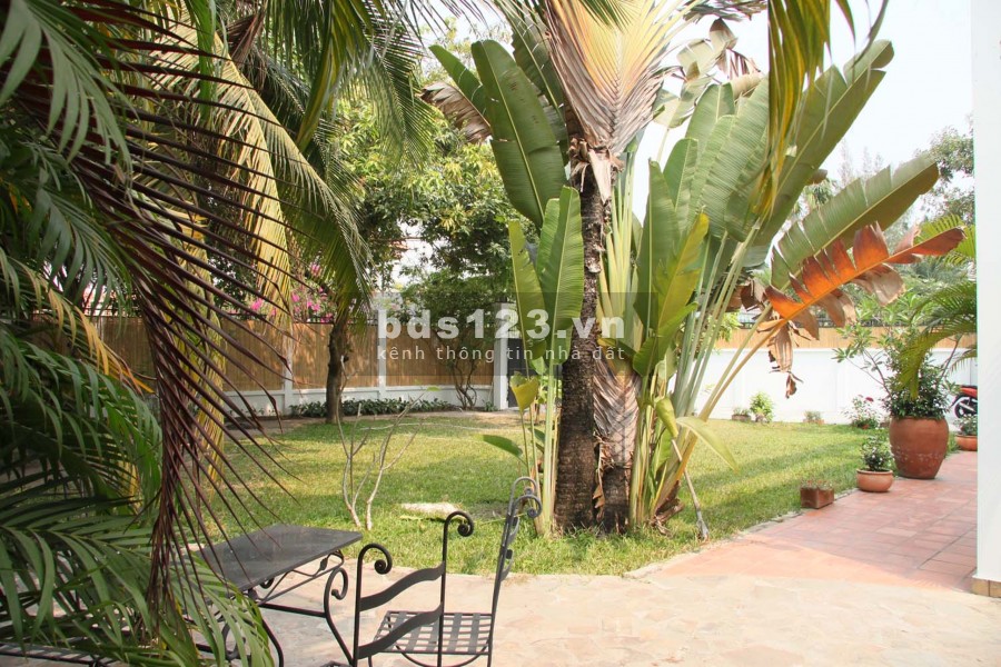 Villa diện tích 850m2, hồ bơi sân vườn, 1 trệt, 1 lầu, 4 pn, Trần Não, Bình An, Quận 2