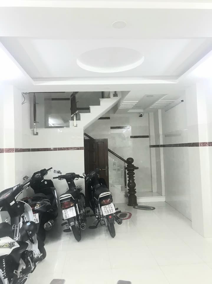 Bán nhà Cầm Bá Thước, Vợ Chồng Muốn Ra Riêng, 43m2, giá 5.2 tỷ