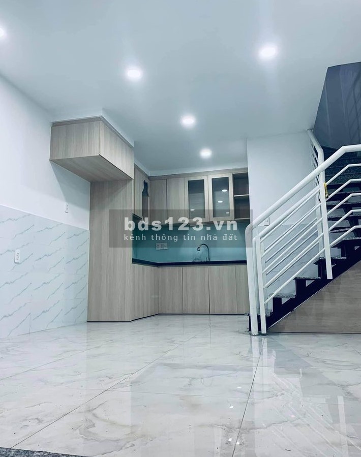1 tỷ 7 Có nhà hiếm ở Đông Hồ, 15m2, hẻm xe hơi, Quận Tân Bình