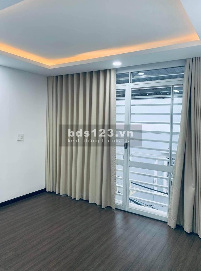 1 tỷ 7 Có nhà hiếm ở Đông Hồ, 15m2, hẻm xe hơi, Quận Tân Bình