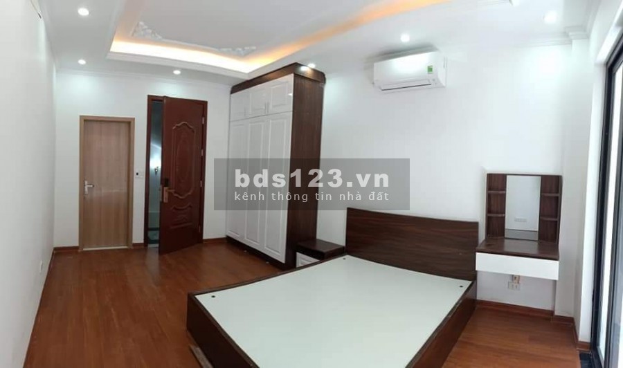 Cần bán gấp nhà ngõ Gốc Đề 32m2. Ngõ trước nhà xe 3 gác chạy qua, 5 tầng