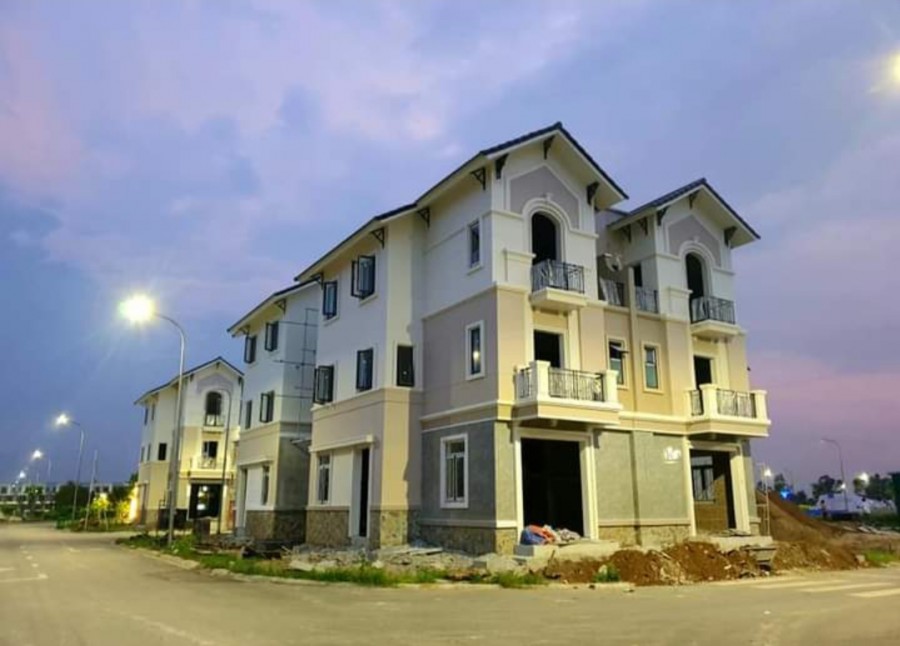 Bán biệt thự 135m2 giá chỉ 5.x tỷ, xây 3 tầng đúc kiên cố, lhcc