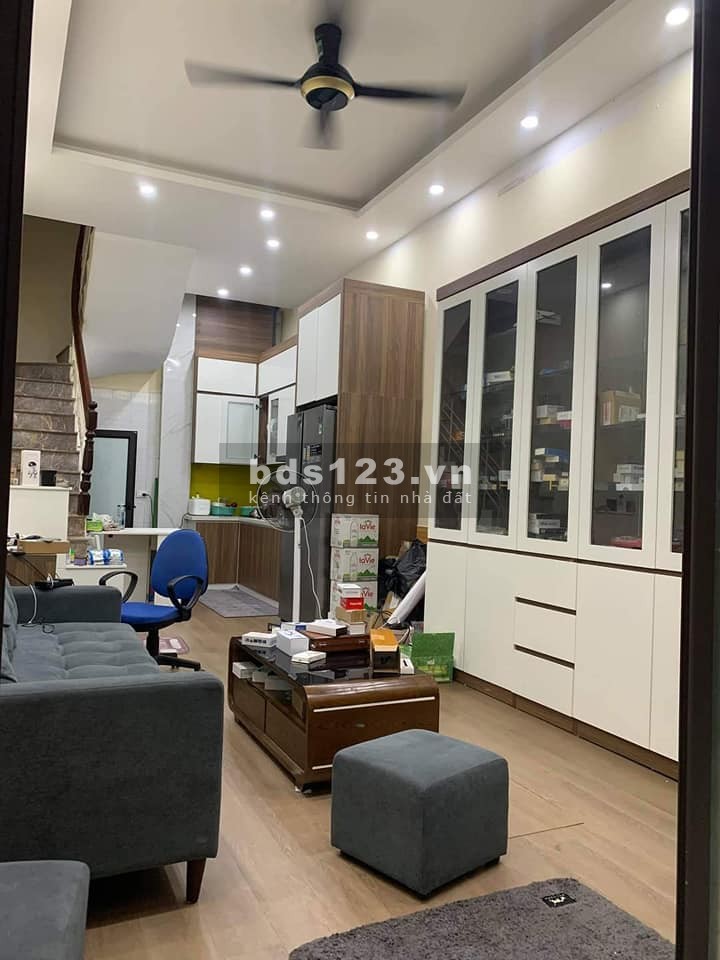Bán nhà Đường Láng, một nhà ra phố, ngõ thông, full nội thất, 34m, 3.85 tỷ