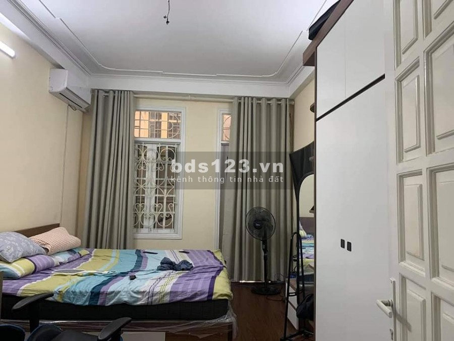 Bán nhà Đường Láng, một nhà ra phố, ngõ thông, full nội thất, 34m, 3.85 tỷ