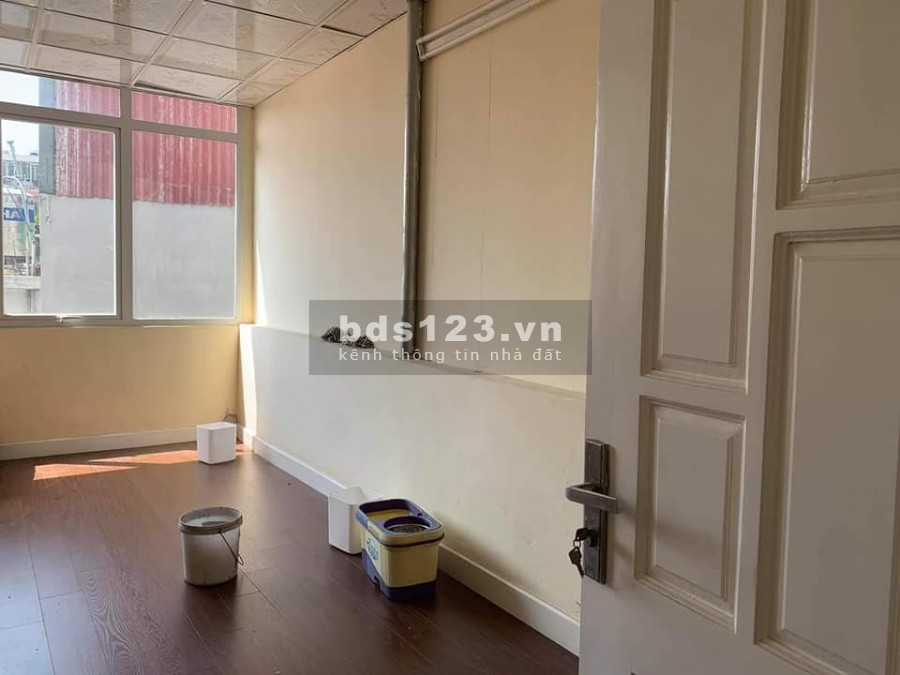 Bán nhà Đường Láng, một nhà ra phố, ngõ thông, full nội thất, 34m, 3.85 tỷ
