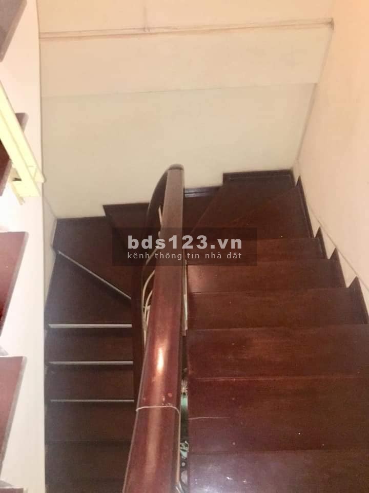 Bán nhà Đường Láng, một nhà ra phố, ngõ thông, full nội thất, 34m, 3.85 tỷ