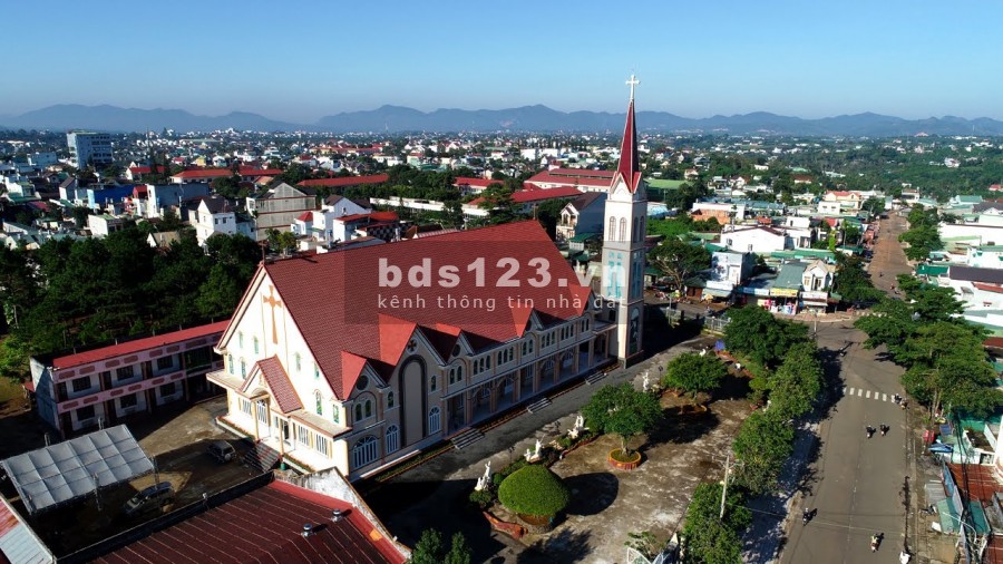 Bán đất thổ cư mặt tiền đường Phó Đức Chính, gần chợ khu 6 TP Bảo Lộc. 0379 893 779