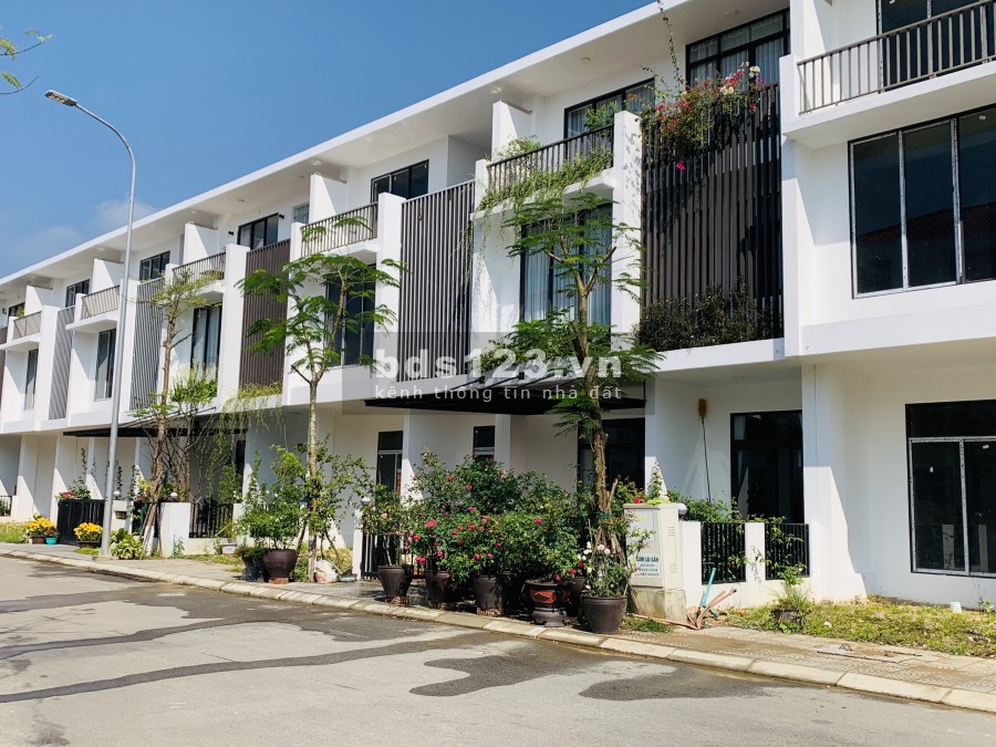 Hàng hiếm chỉ còn duy nhất 1 căn Royal Park khu B view hồ cá Koi, giá chỉ 3.8 tỷ