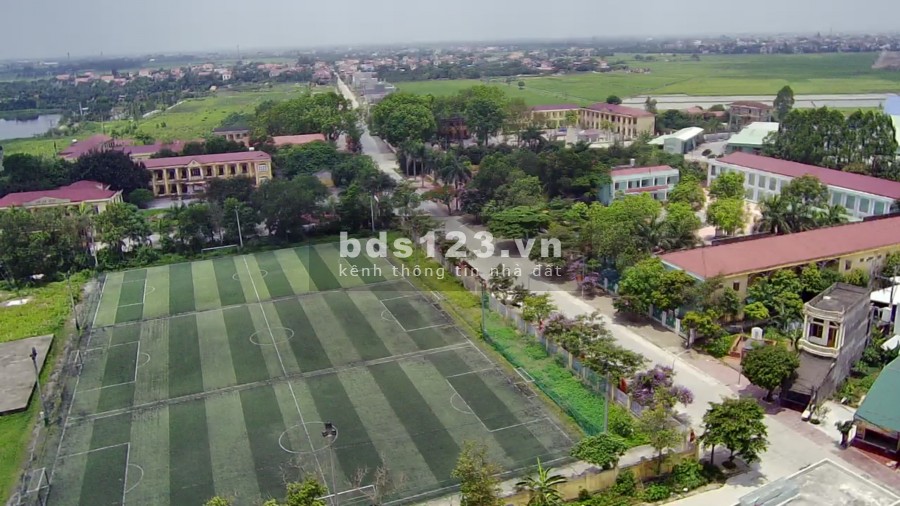90m2 chục chính xã. đường rộng 7.5m dân cư đông gần chợ, UBND