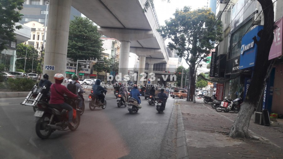 Bán nhà mặt phố ngã tư Trần Thái Tông, Xuân Thủy, diện tích 48m2, 5 tầng, giá 16.8 tỷ 0968990560