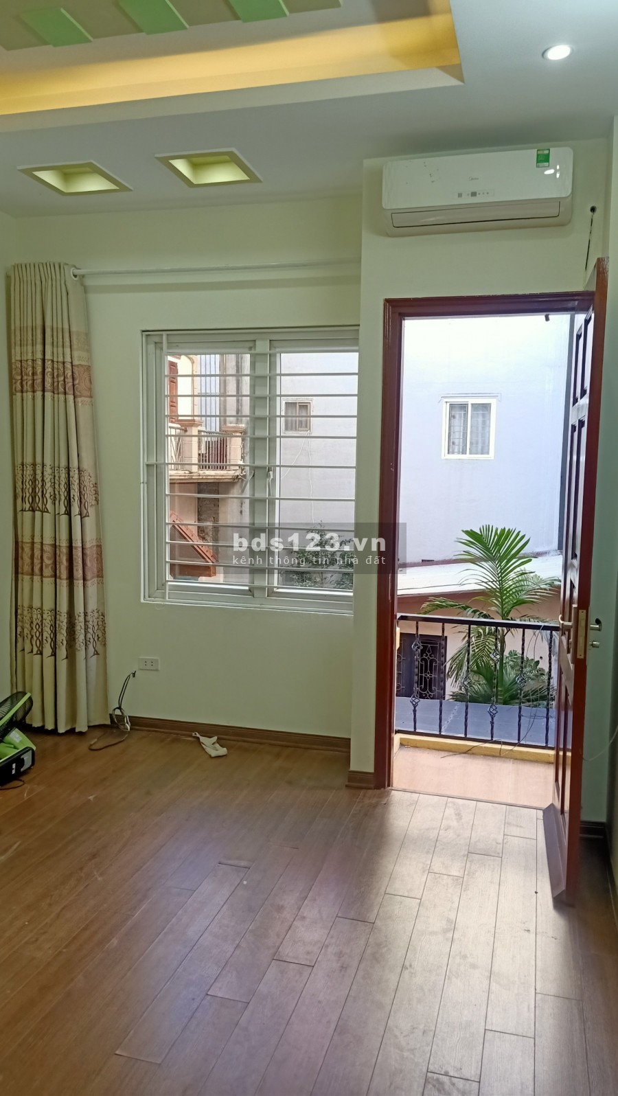 Bán căn nhà 4 tầng khu TT công an Đa Sĩ Kiến Hưng Hà Đông, diện tích 35m2, giá bán 3,3 tỷ. Lh 0984672007