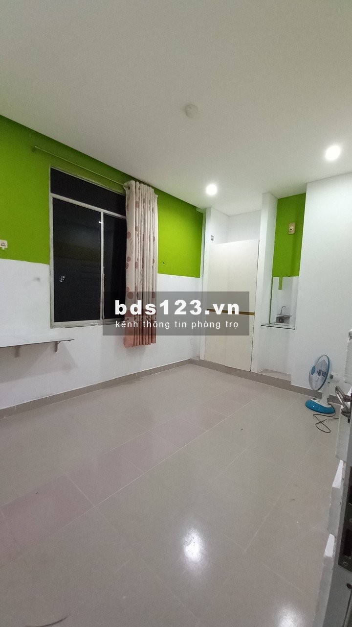 Cho thuê phòng Quận 5 có MÁY LẠNH, TỦ LẠNH đường Cao Đạt.